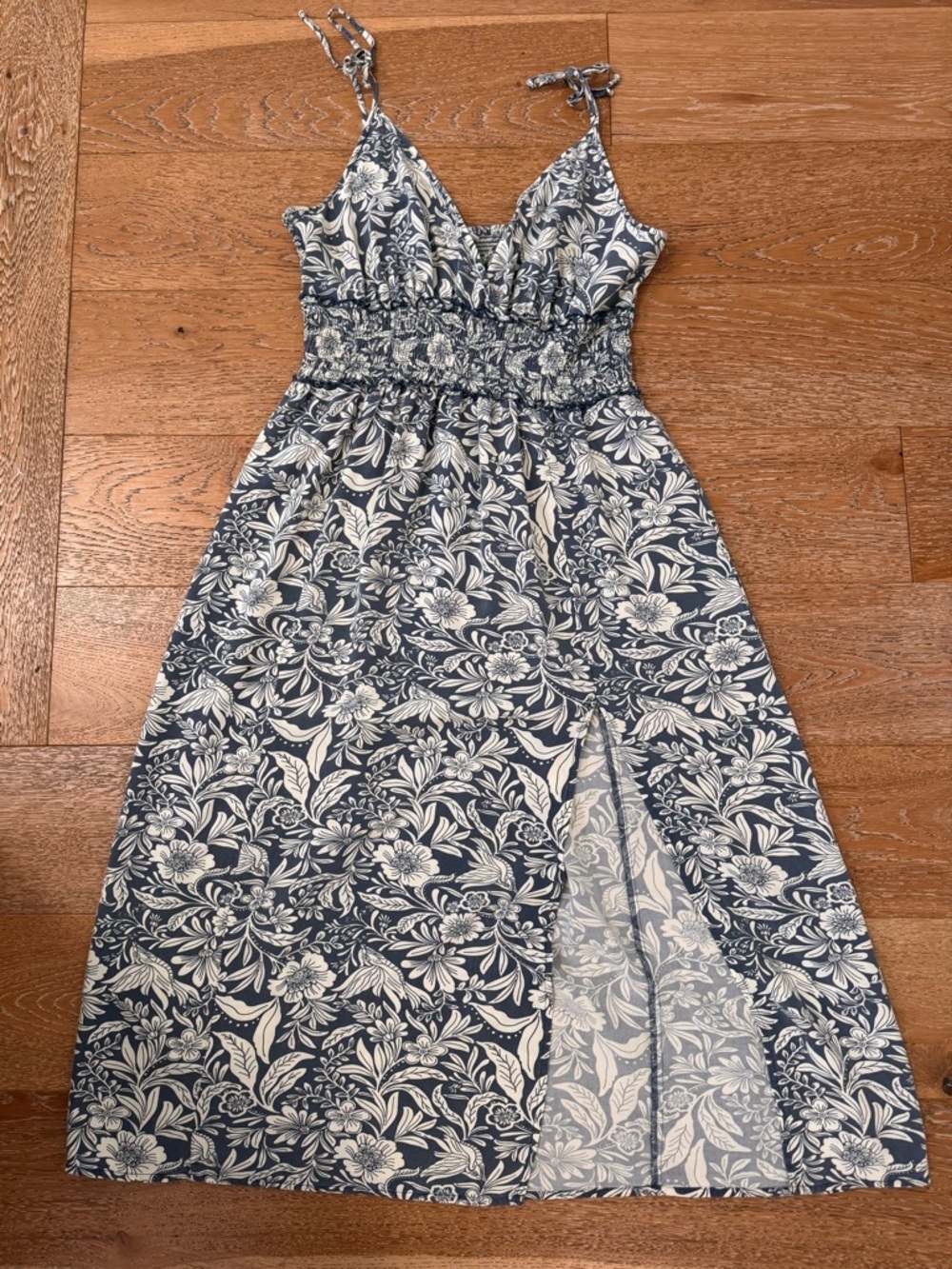 Patrons of Peace Blue & Cream Floral V-Neck Midi Dress - Picture 9 of 14